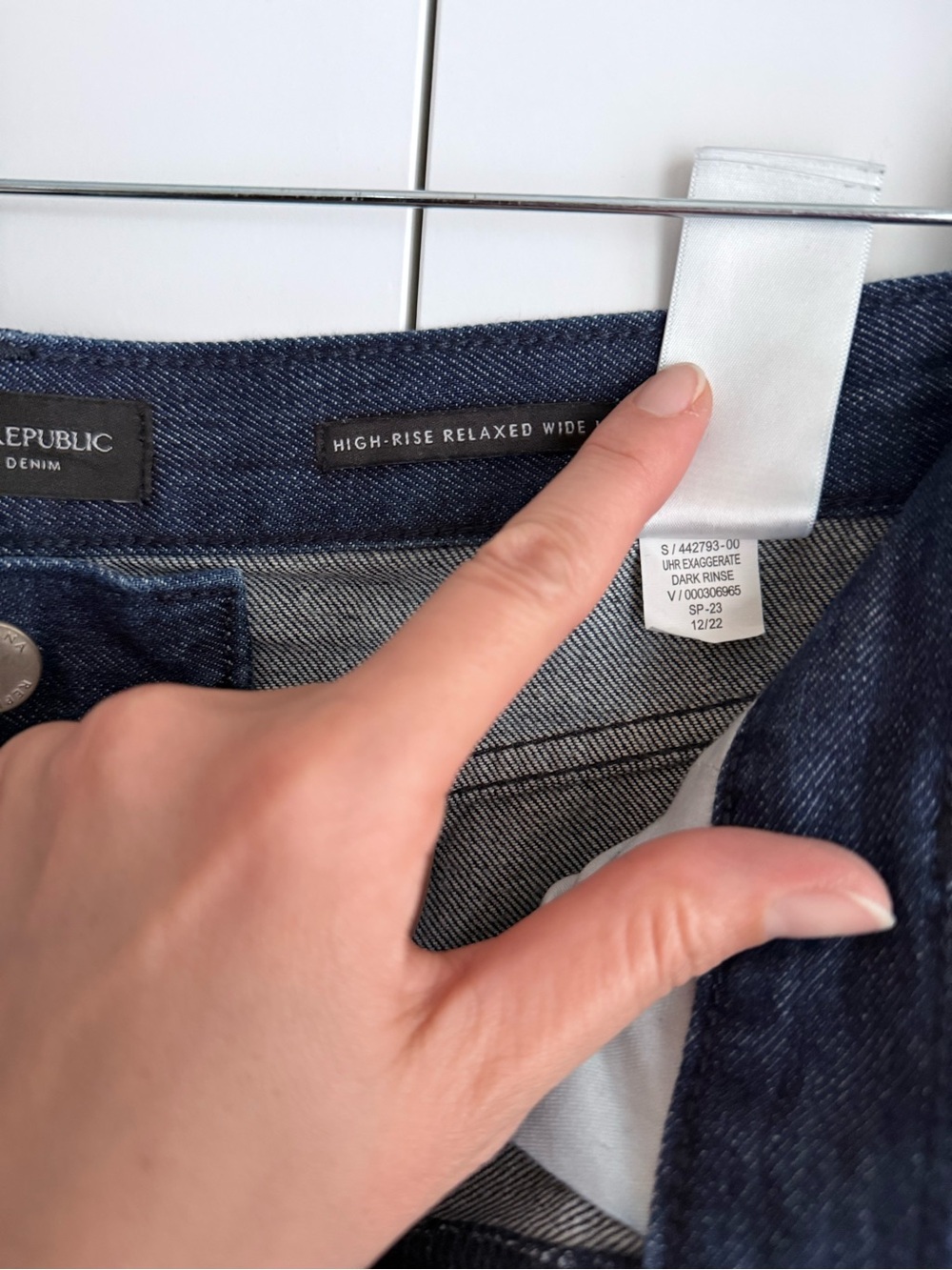 Banana Republic Pleated Wide Leg Dark Denim Trousers Size 30 - Picture 6 of 10